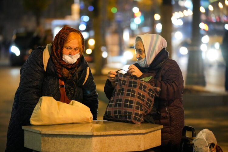 Wed. 8:47 a.m.: Coronavirus deaths in Russia surpass 900 a day for 1st time